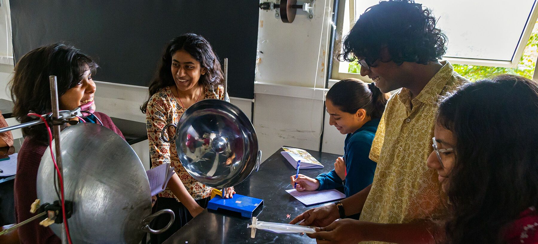 Physics Experiment in laboratory