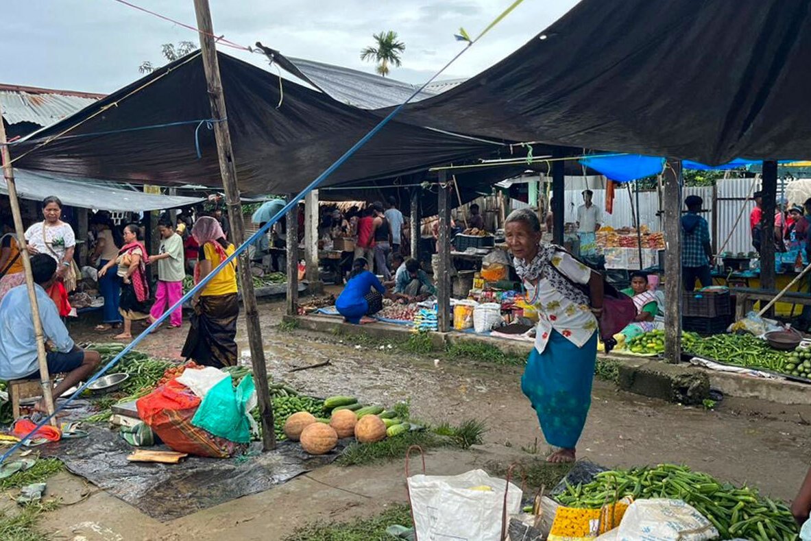 FEATURE IMAGE DB Red hot Thursday at the Kanubari market