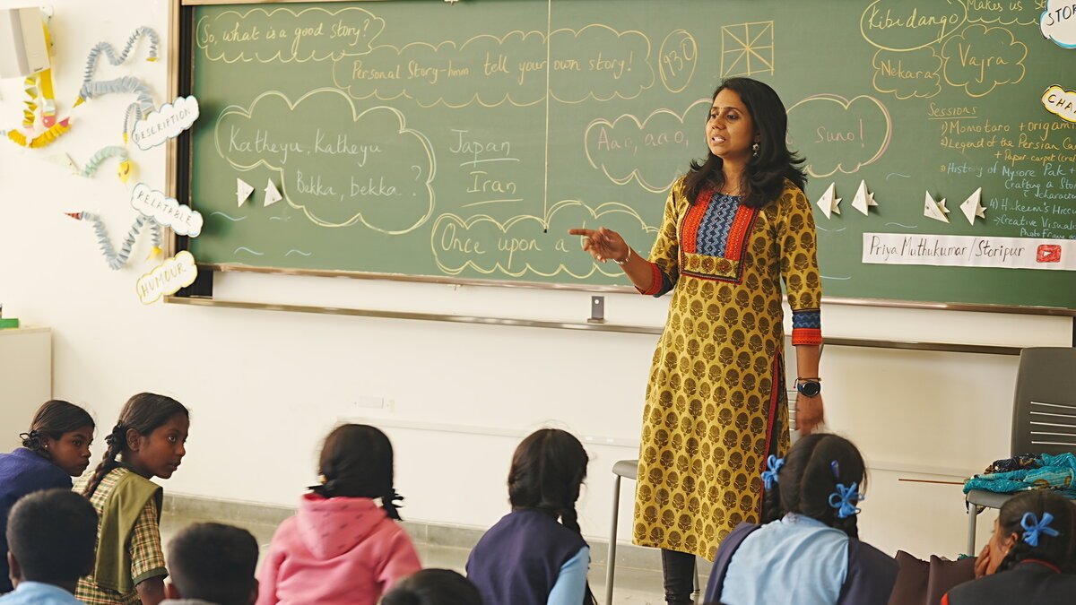teacher teaching to children