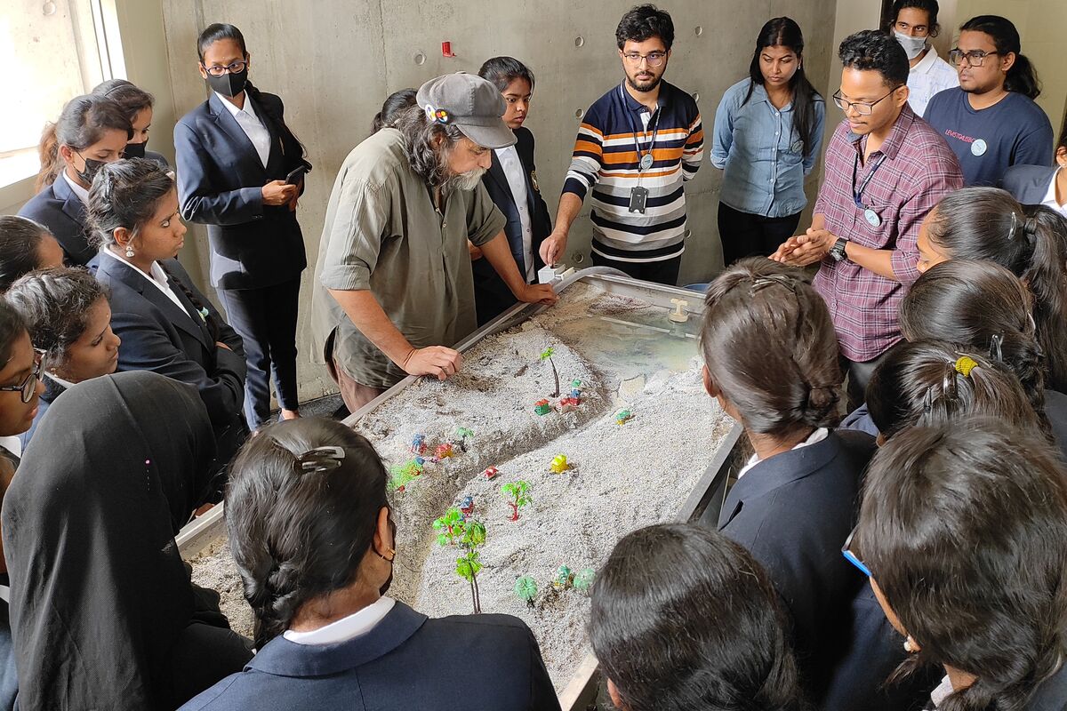 RoL Students observing model