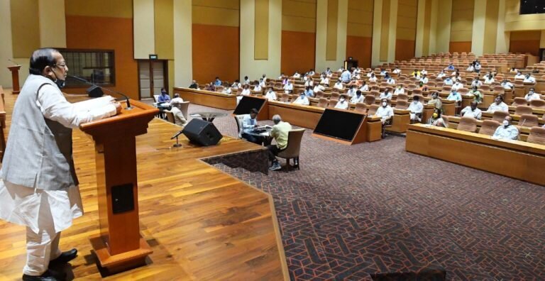 Cabinet meeting follwing social distancing for Covid Preparedness 768x396