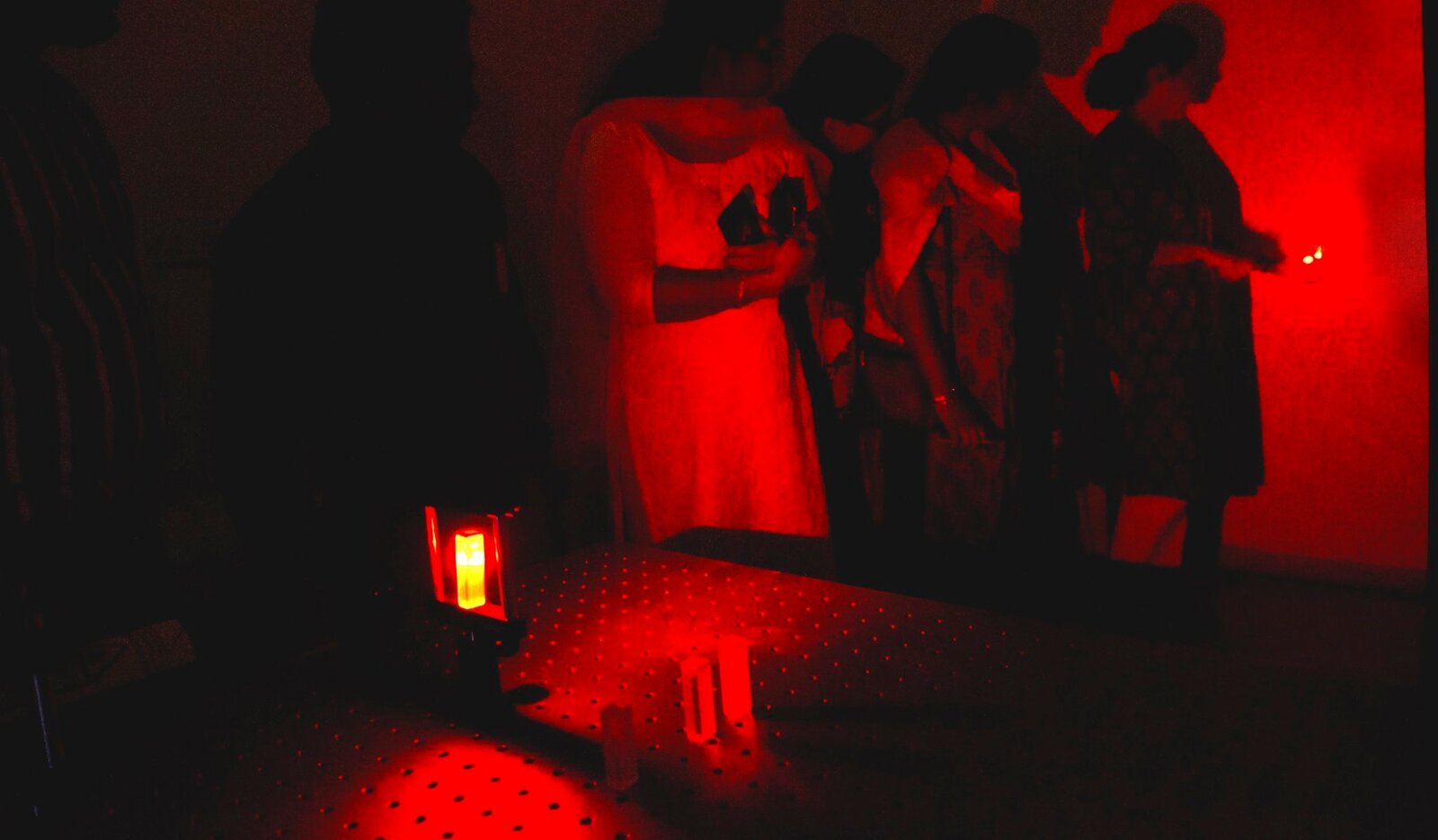 Nandita article Brownian motion light scattering demo teacher workshop 2019